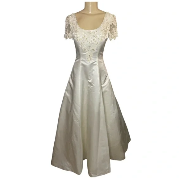 Michelangelo Satin Ivory Wedding Gown Dress With Pearls & Beading Size 6 - Picture 1 of 16